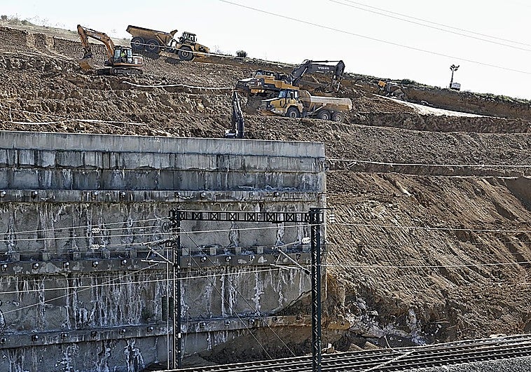 El retraso para el retorno de la alta velocidad a Málaga sigue marcando el debate político