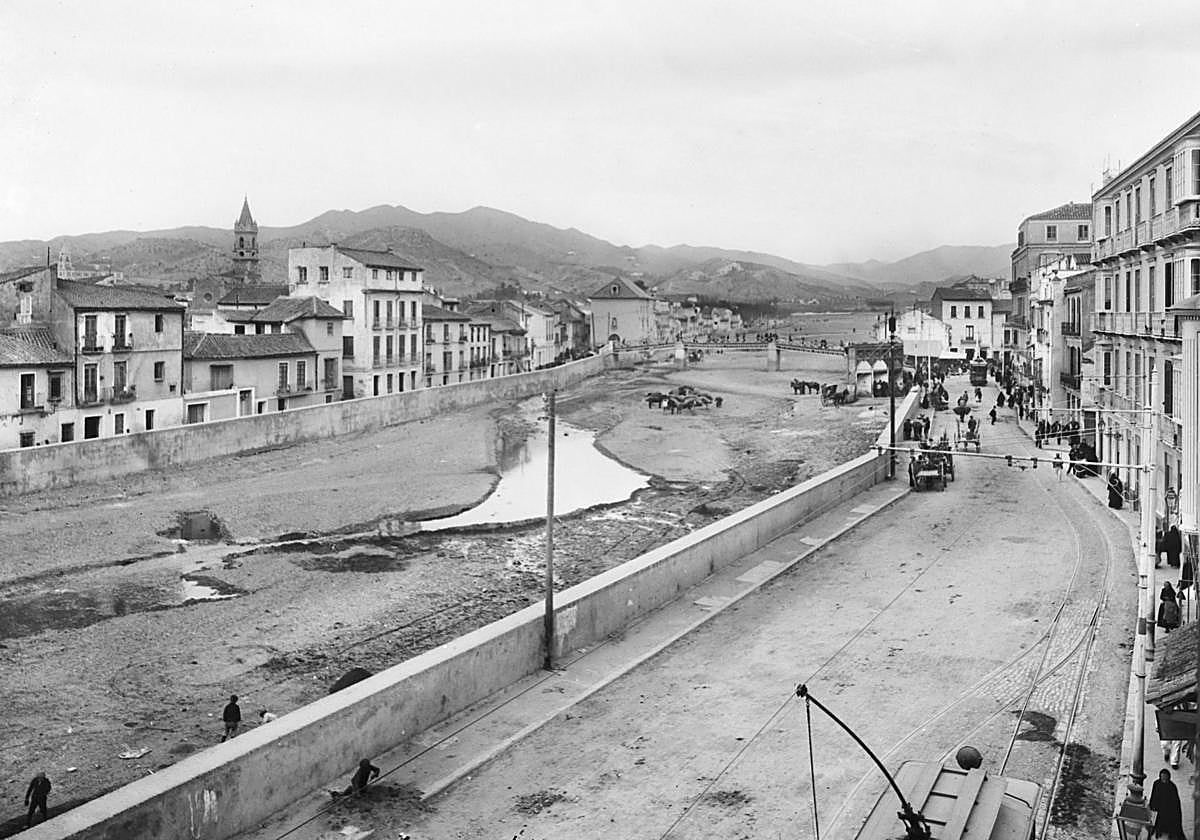 Estampas de Málaga | Siguiendo al tranvía. Fotografías de M. Osuna