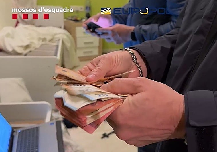 La red criminal desmantelada en Nerja intercambiaba armas de guerra por droga