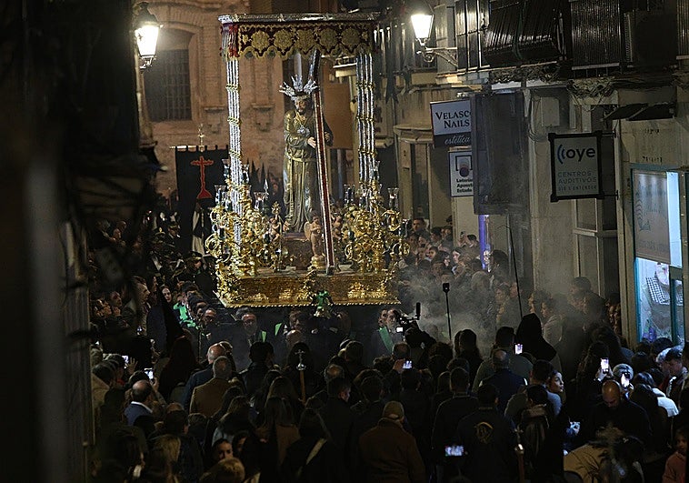 Los Estudiantes consiguen el éxtasis cofrade en la calle Duranes de Antequera