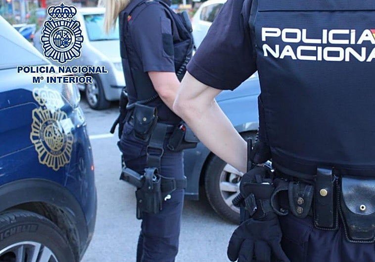 Apuñala a los padres de su expareja tras irrumpir en su casa con un machete en Málaga