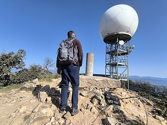 Subida al pico Mijas: El camino que te lleva hasta la emblemática cumbre de la «Bola»