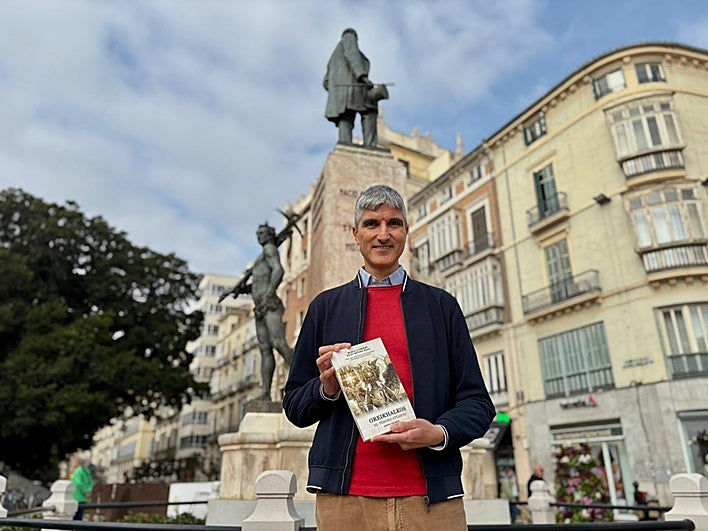 El escritor malagueño que esconde cofres con dinero: «Lo importante no es el tesoro, sino el camino»