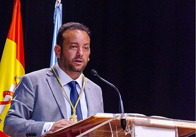 Vuelve a la alcaldía de La Algaba el socialista Diego Manuel Agüera tras el archivo de su denuncia por acoso a un menor