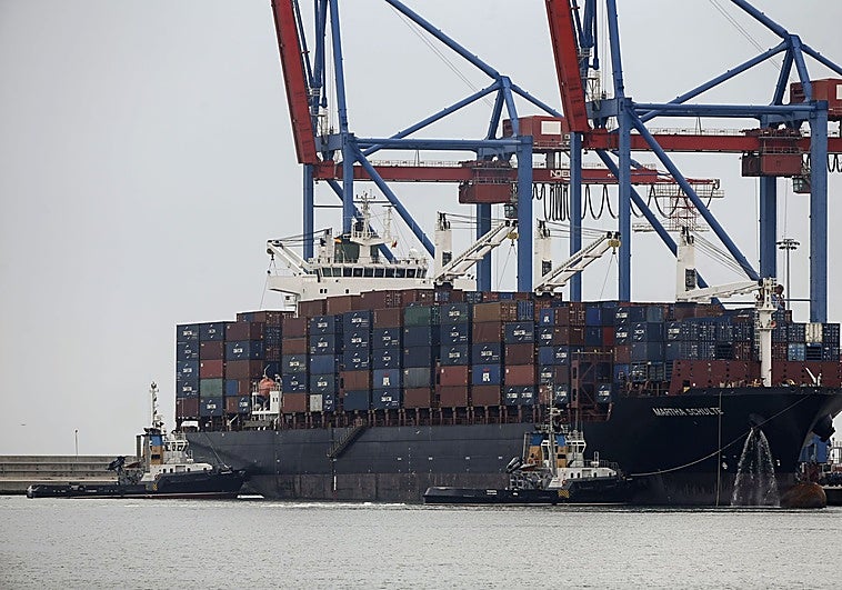 La guerra en el Golfo lleva a un nuevo récord del tráfico de contenedores en el puerto de Málaga