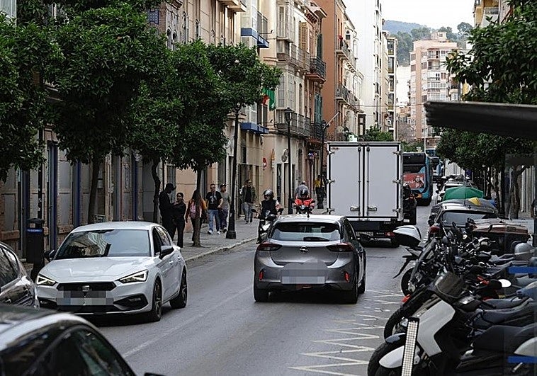 El Ayuntamiento de Málaga estudia restringir el tráfico privado en la calle Victoria