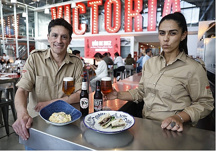 EME de Mariano conquista paladares en una nueva edición de Dúo de Diez en Cervezas Victoria