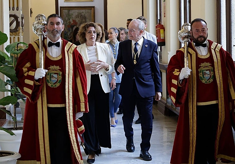 Ni en las medallas de la Ciudad se ponen de acuerdo los partidos en Málaga: ¿dos, cuatro o seis?