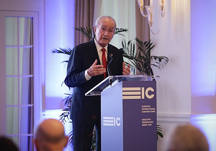 Paco de la Torre asume que la Junta y el Gobierno no financiarán el Plan Litoral y sigue a la búsqueda de empresas que quieran asumirlo