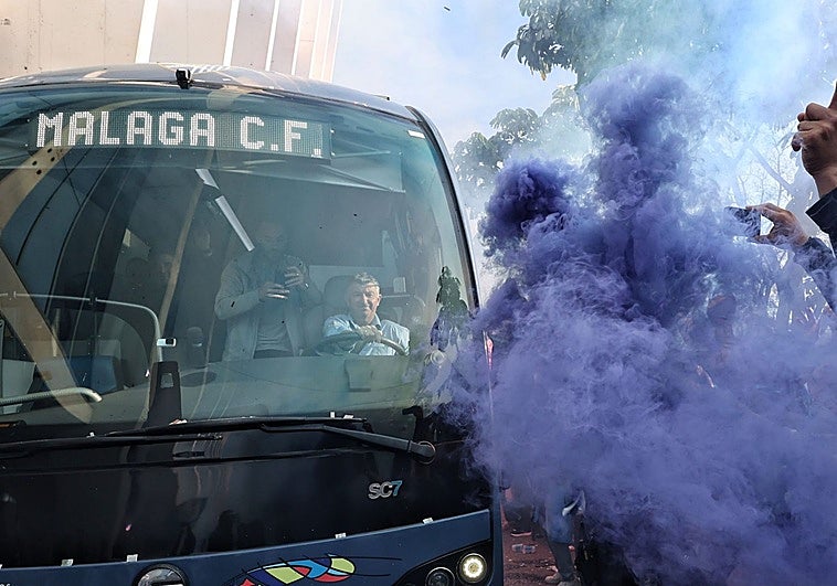 Miles de malaguistas participan en un espectacular recibimiento al equipo