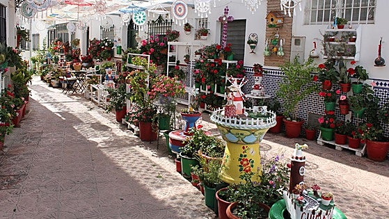 Escapadas por Málaga en el mes de las flores: rutas por pueblos imprescindibles y rincones que no esperas