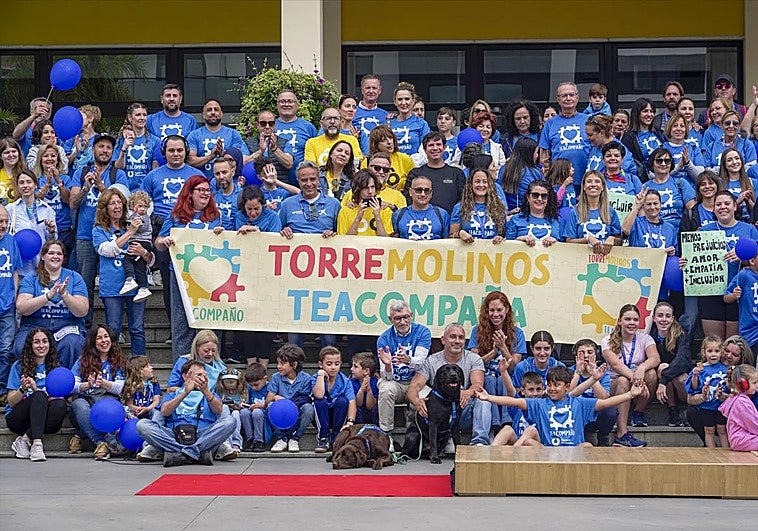 Más de medio millar de caminantes alzan la voz por el autismo en Torremolinos