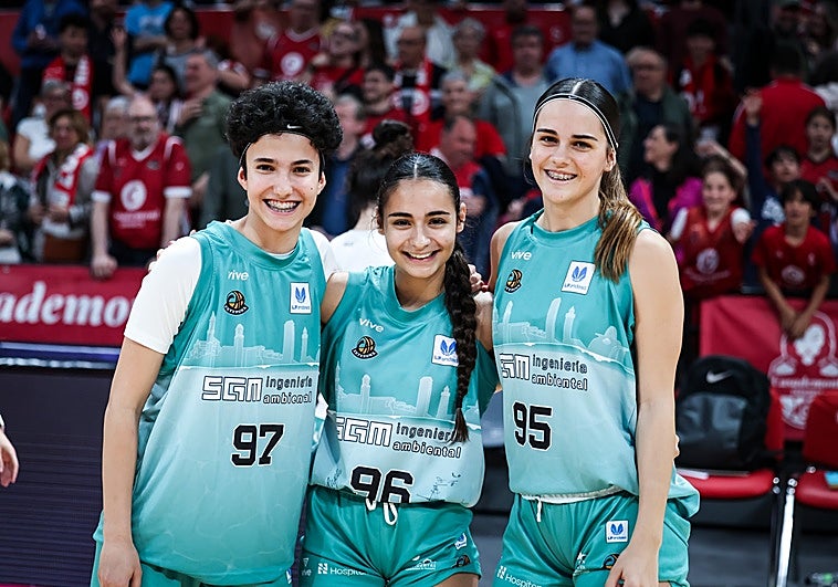 El emotivo debut de tres jóvenes canteranas del CAB Estepona que levantó el aplauso del pabellón rival
