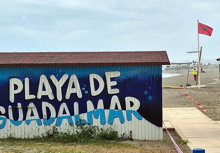 El baño sigue prohibido en Guadalmar y Los Álamos por bacterias fecales