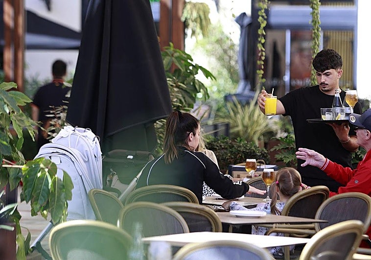 Los servicios tiran del PIB andaluz, que crece un 2,8%, más que la media española