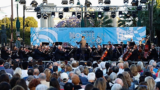 Málaga celebra otra Noche en Blanco: un bálsamo milagro llamado cultura