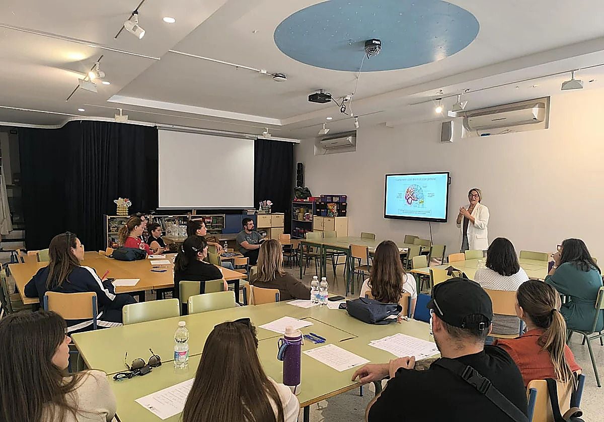 La Escuela de Familias de Rincón de la Victoria aborda el acoso