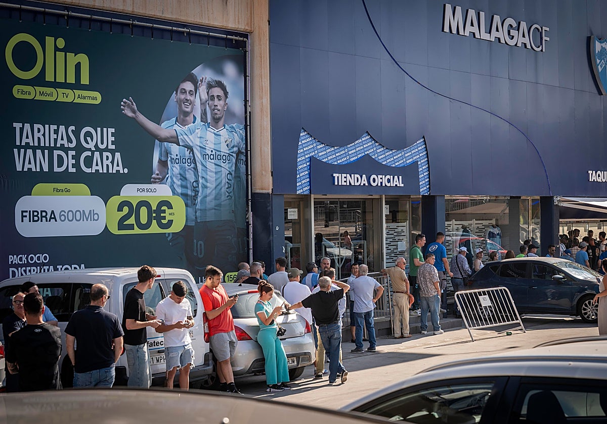 Más de la mitad de los abonados del Málaga ya tienen su entrada para el choque ante Las Palmas