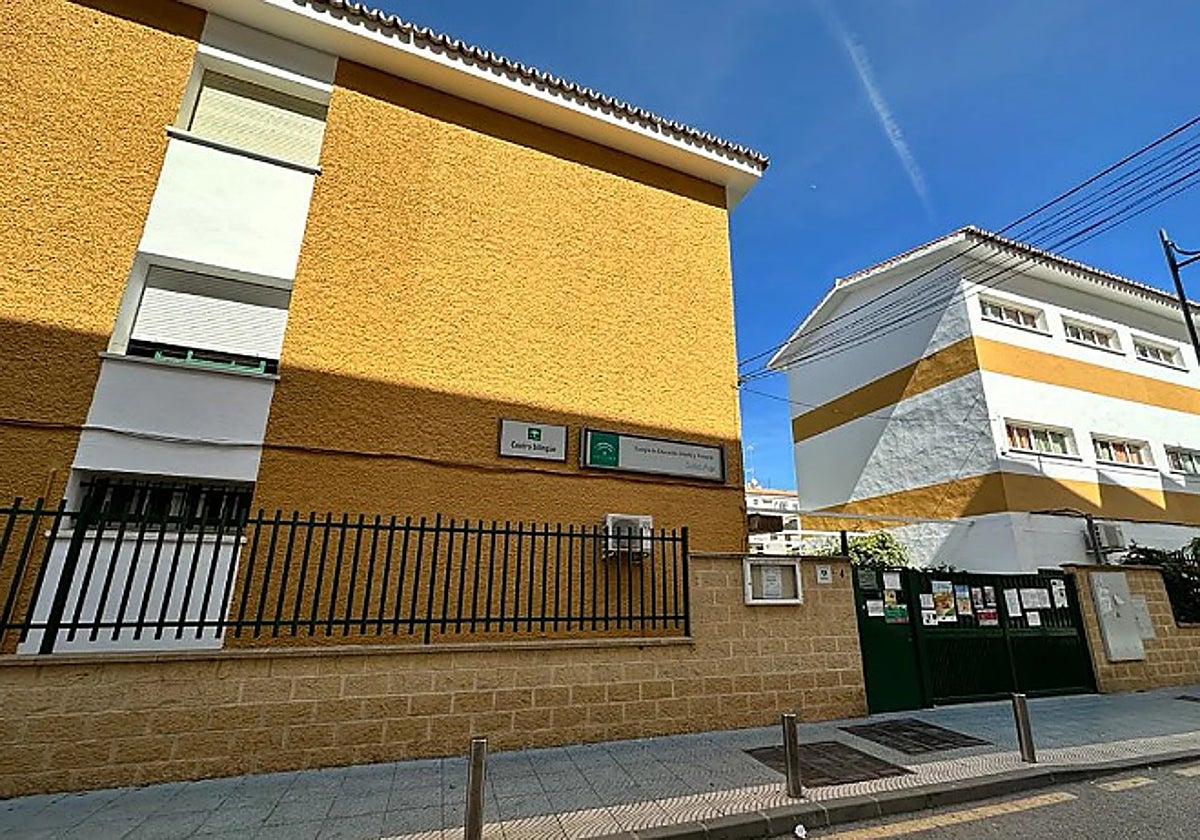 Fyra klassrum i en skola i Torre del Mar flyttas på grund av uppkomsten av sprickor