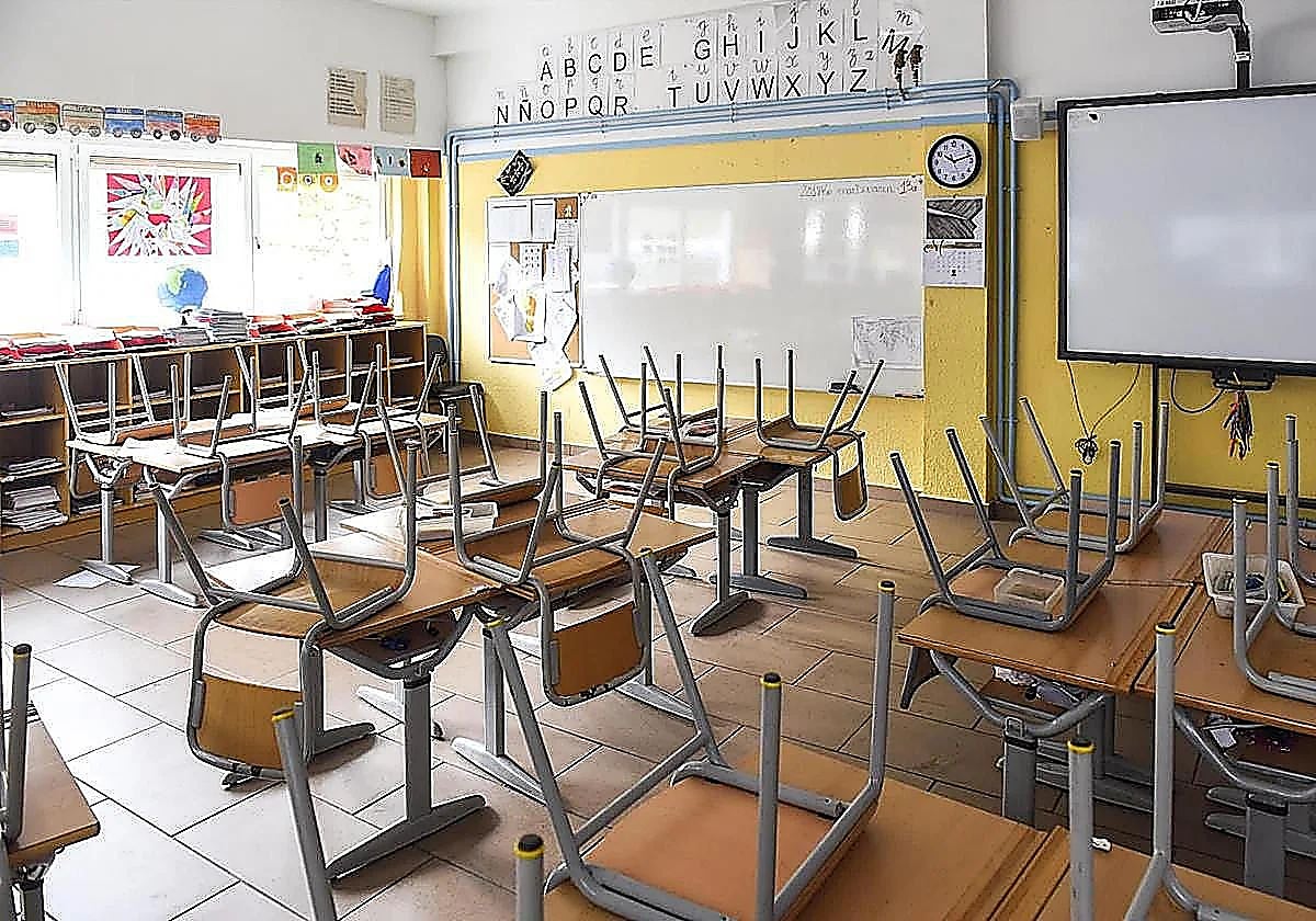 Padres de alumnos pagan de su bolsillo aparatos de aire y ventiladores para mitigar el calor en las aulas