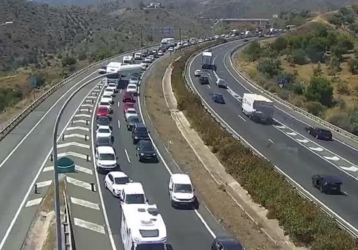 Retenciones kilométricas a la salida de Málaga por un accidente en la A-7
