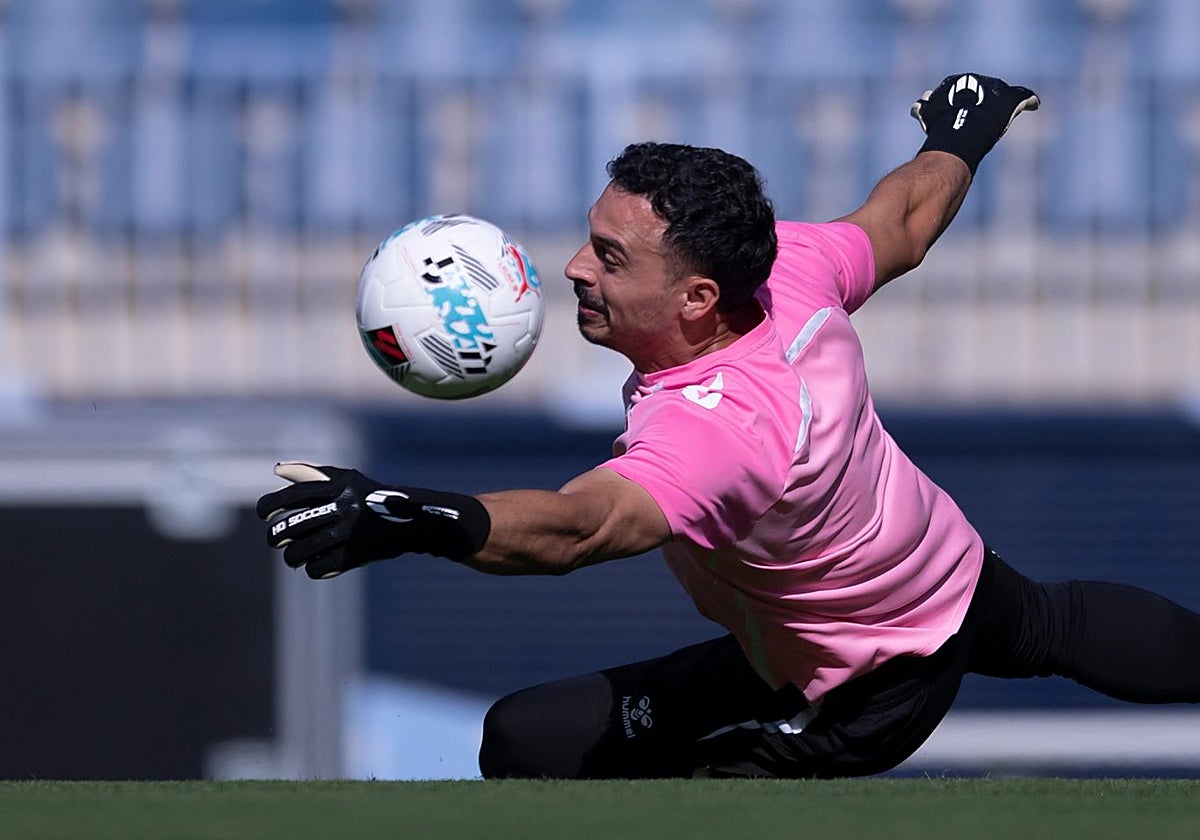 Último entrenamiento del Málaga antes de viajar a Las Palmas, con la ausencia de Haitam
