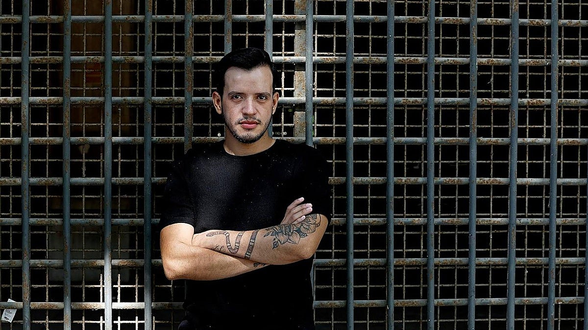 Andry Hernández, huido de Maduro y deportado por Trump, pide asilo en Andalucía: «Aquí los gays somos libres»