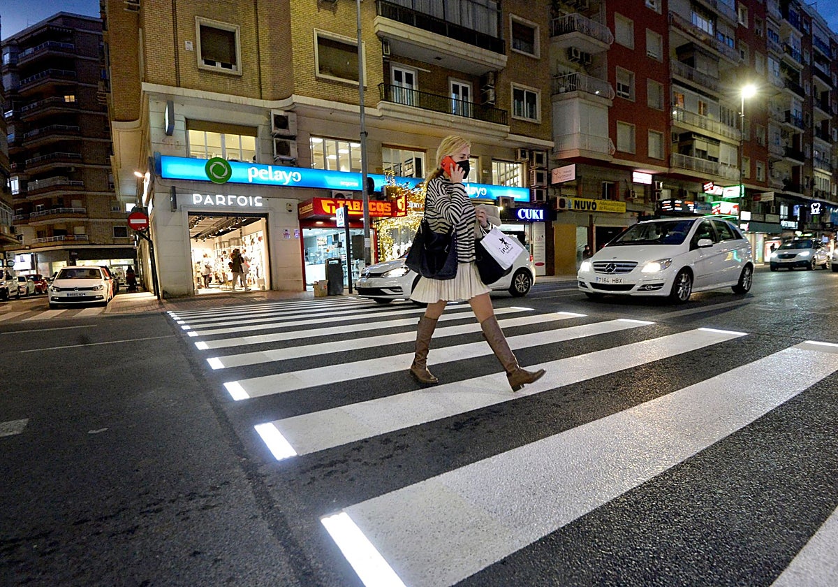Estas son las 22 calles de Málaga que tendrán pasos de peatones luminosos para evitar atropellos