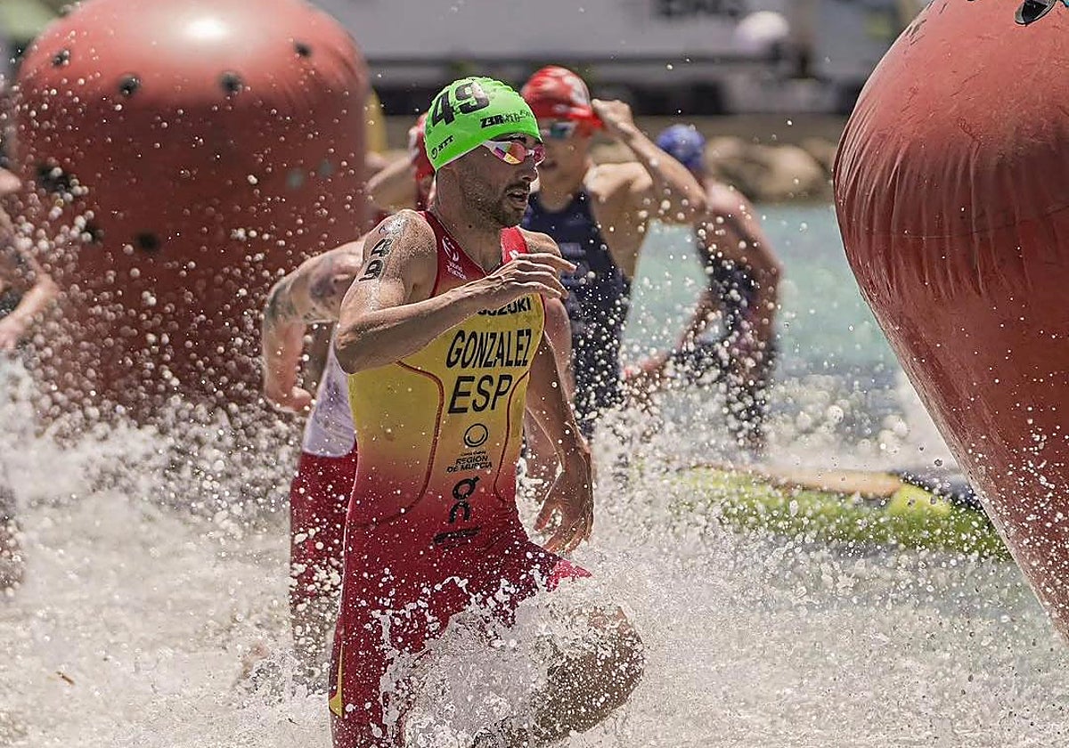 Alberto González, en busca del podio en el Europeo de Triatlón