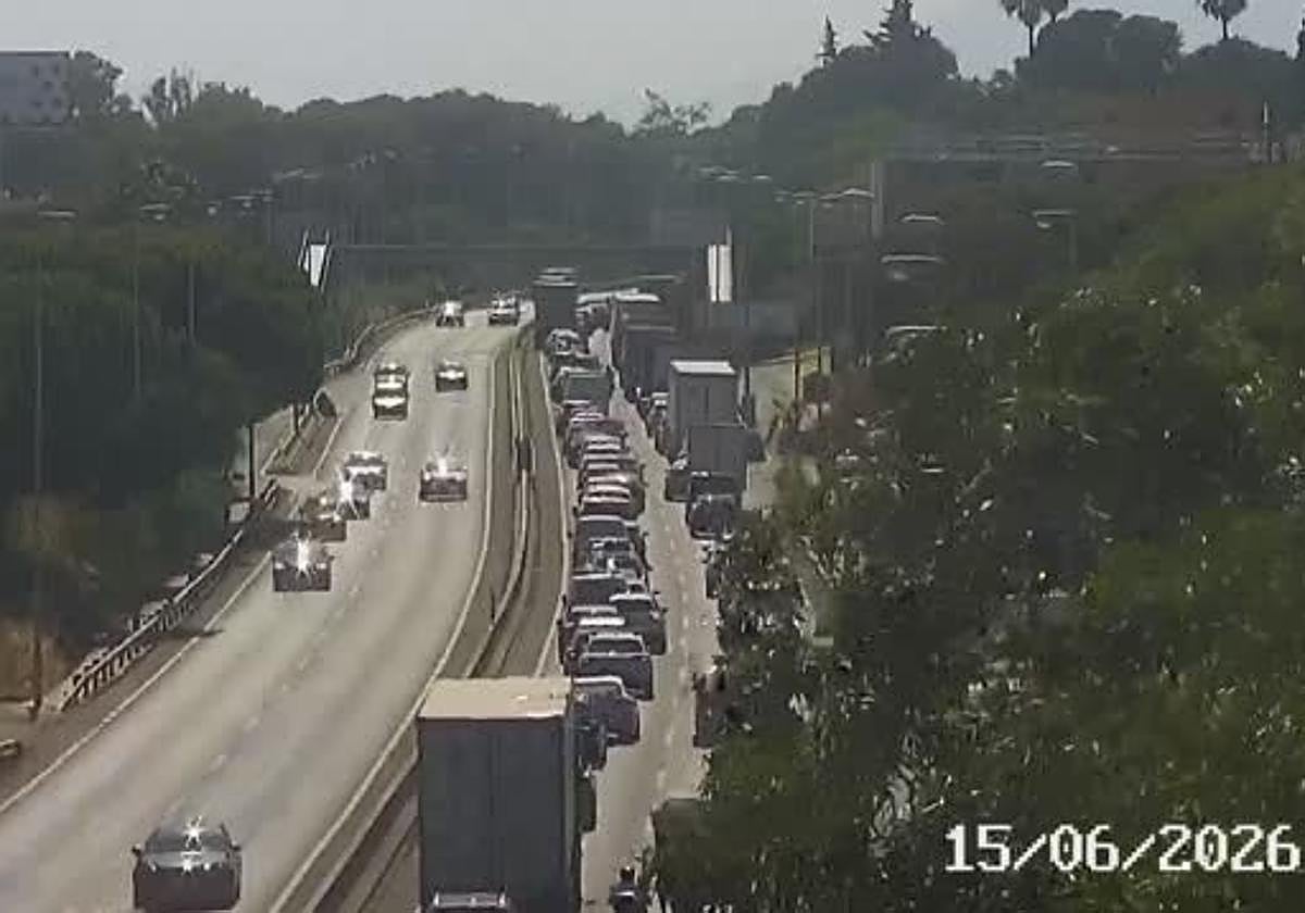Un accidente en la A-7 a la altura de Marbella deja siete kilómetros de retenciones