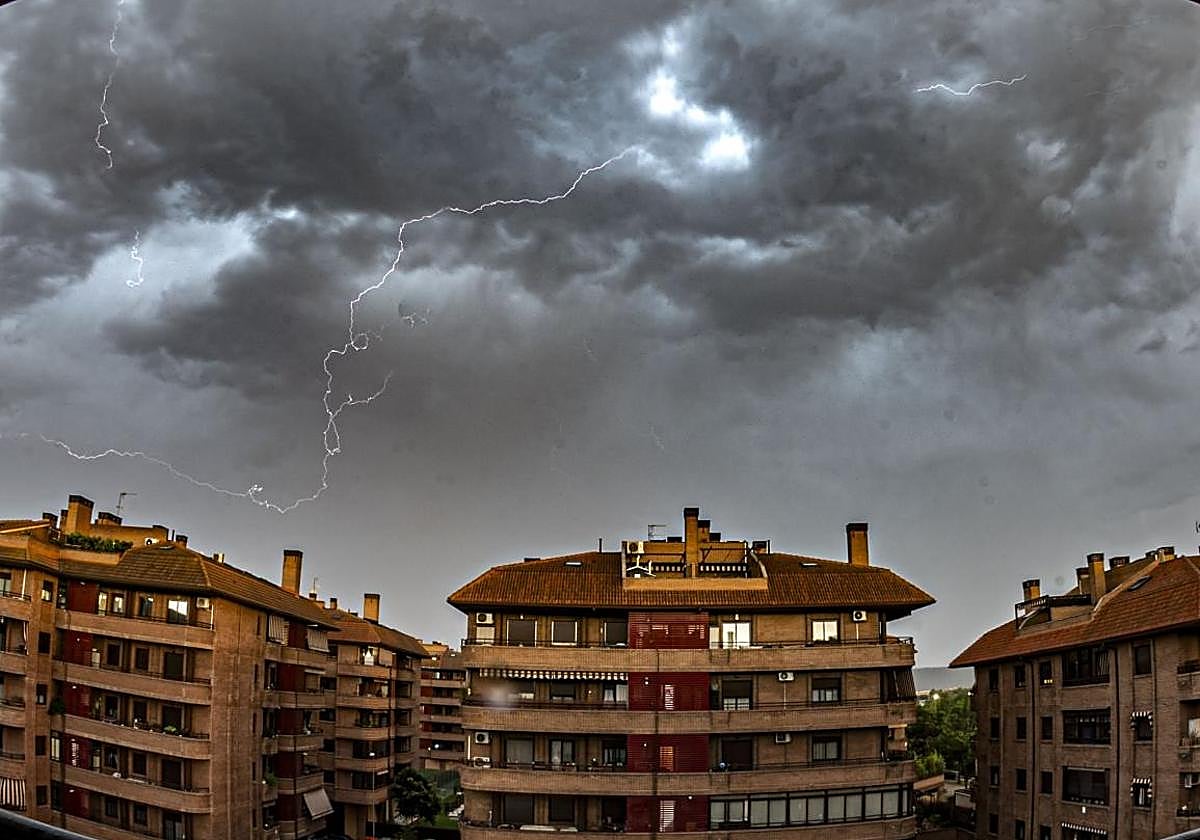 Martes de tormentas, chubascos y granizo en Andalucía: Aemet activa avisos amarillos