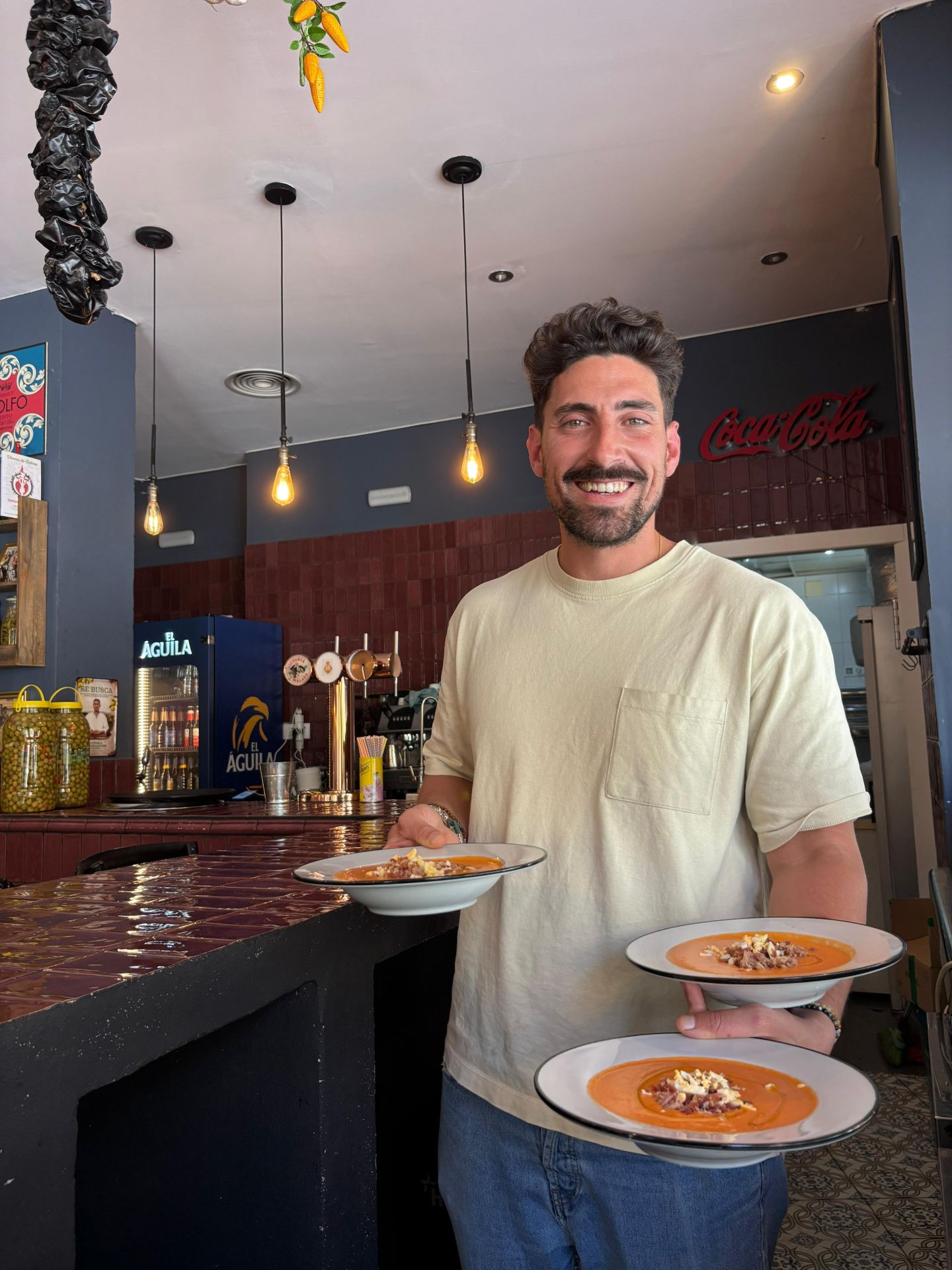 Javi Dcanales, propietario de Pepe Leches Taberna.