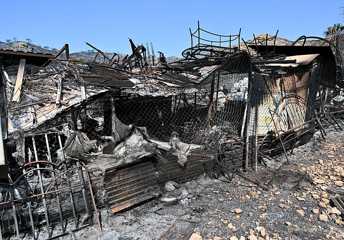 Detenidas dos personas por desobediencia en la evacuación del incendio de Los Gallardos