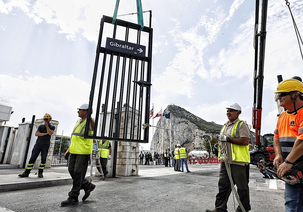 Pedro Sánchez tras la demolición de la verja de Gibraltar: «Se cierra una herida de tres siglos»