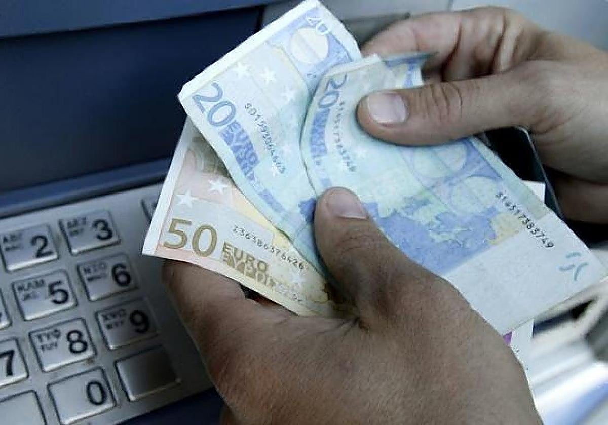 Eximen a un trabajador de devolver casi 8.000 euros de una prestación cobrada por error