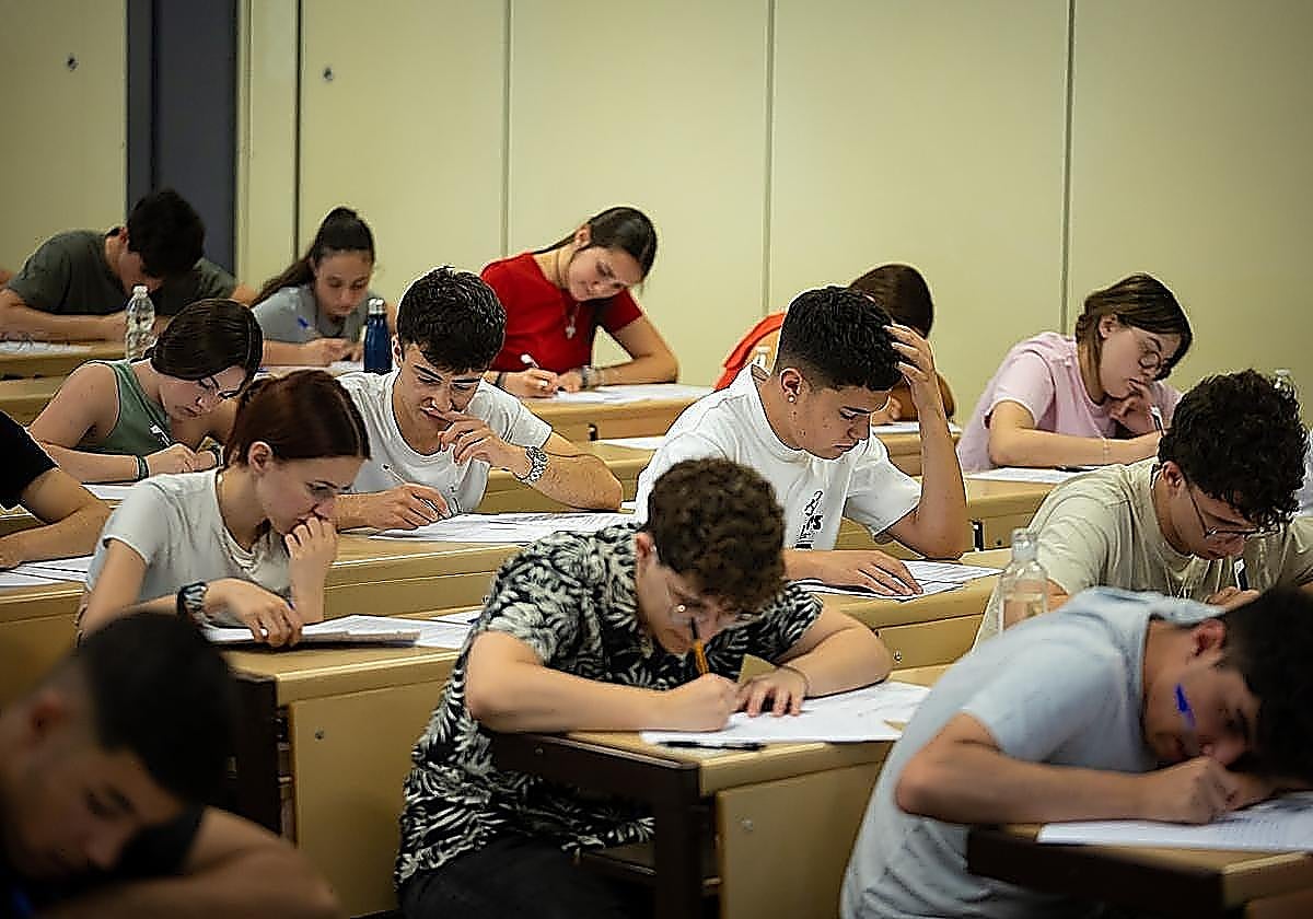 Andalucía se hunde en el informe PISA: a la cola nacional en todo y con casi tres de cada diez alumnos repitiendo curso