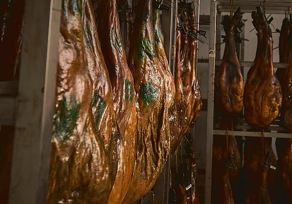 Fingen ser empresarios y se quedan con quesos y jamones sin pagarlos