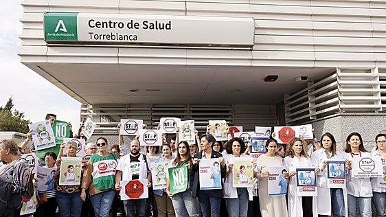 Andalucía protegerá por ley al personal sanitario y expulsará al agresor del centro