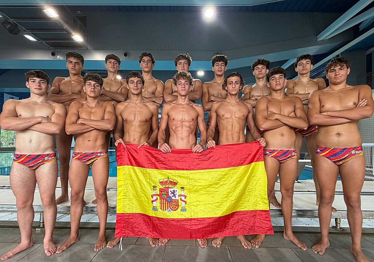 José Luis Gómez es el segundo por la izquierda de la fila inferior, con la selección española sub-16.