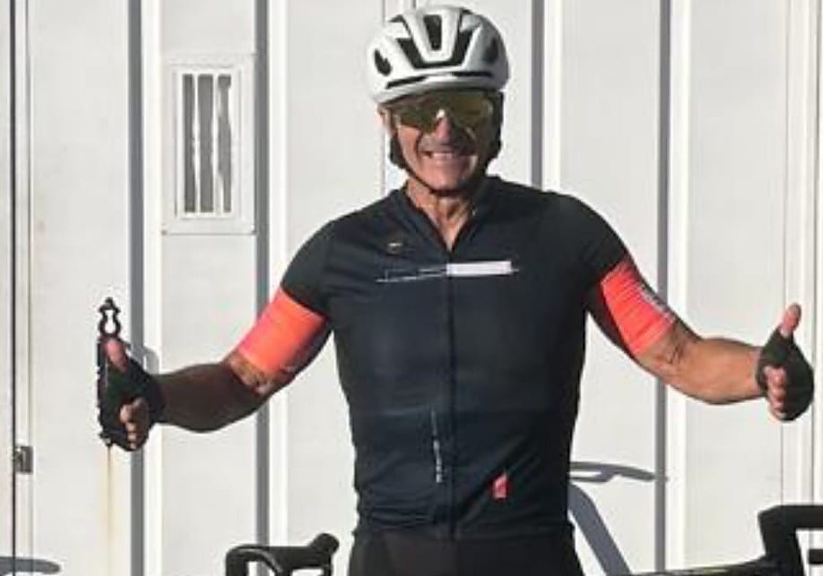 Enrique Salinas en una reciente salida ciclista por Sierra Nevada.
