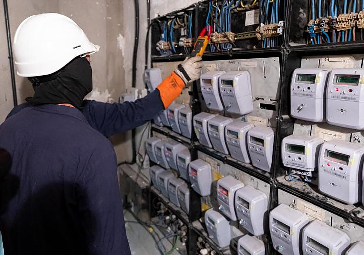 Indemnizan con más de 3.000 euros a un cliente al que la compañía eléctrica acusó de realizar un 'puenteo' en su vivienda