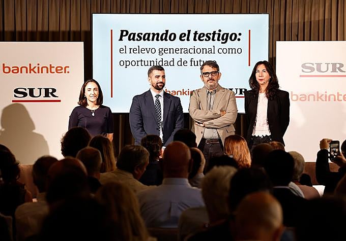 Los participantes en la mesa de debate en torno a los retos y oportunidades del relevo generacional en la empresa familiar.