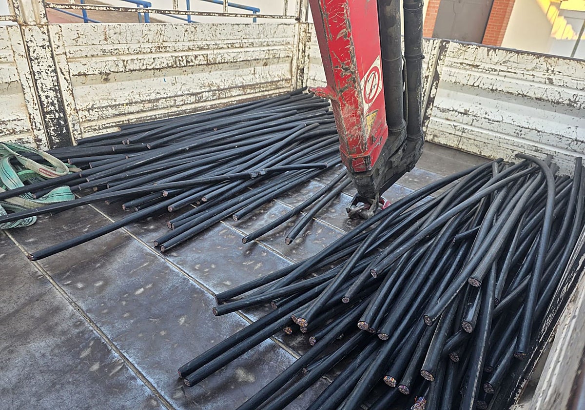 Tres detenidos por robo de cable telefónico en Alhaurín de la Torre