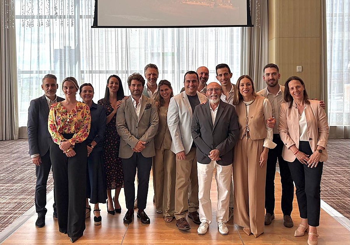 Foto de familia con responsables de agencias que han participado en esta acción.