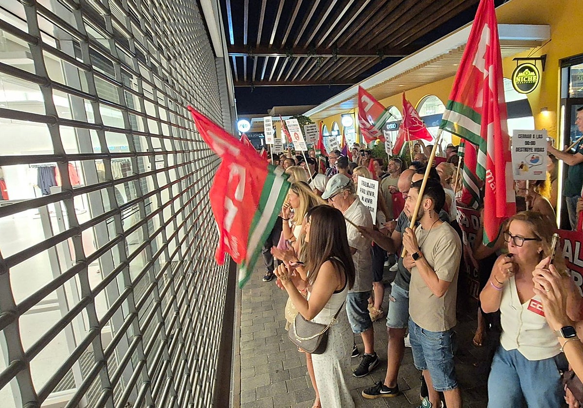 Primer día de huelga en Plaza Mayor contra la apertura hasta medianoche: «No queremos que se siente un precedente»