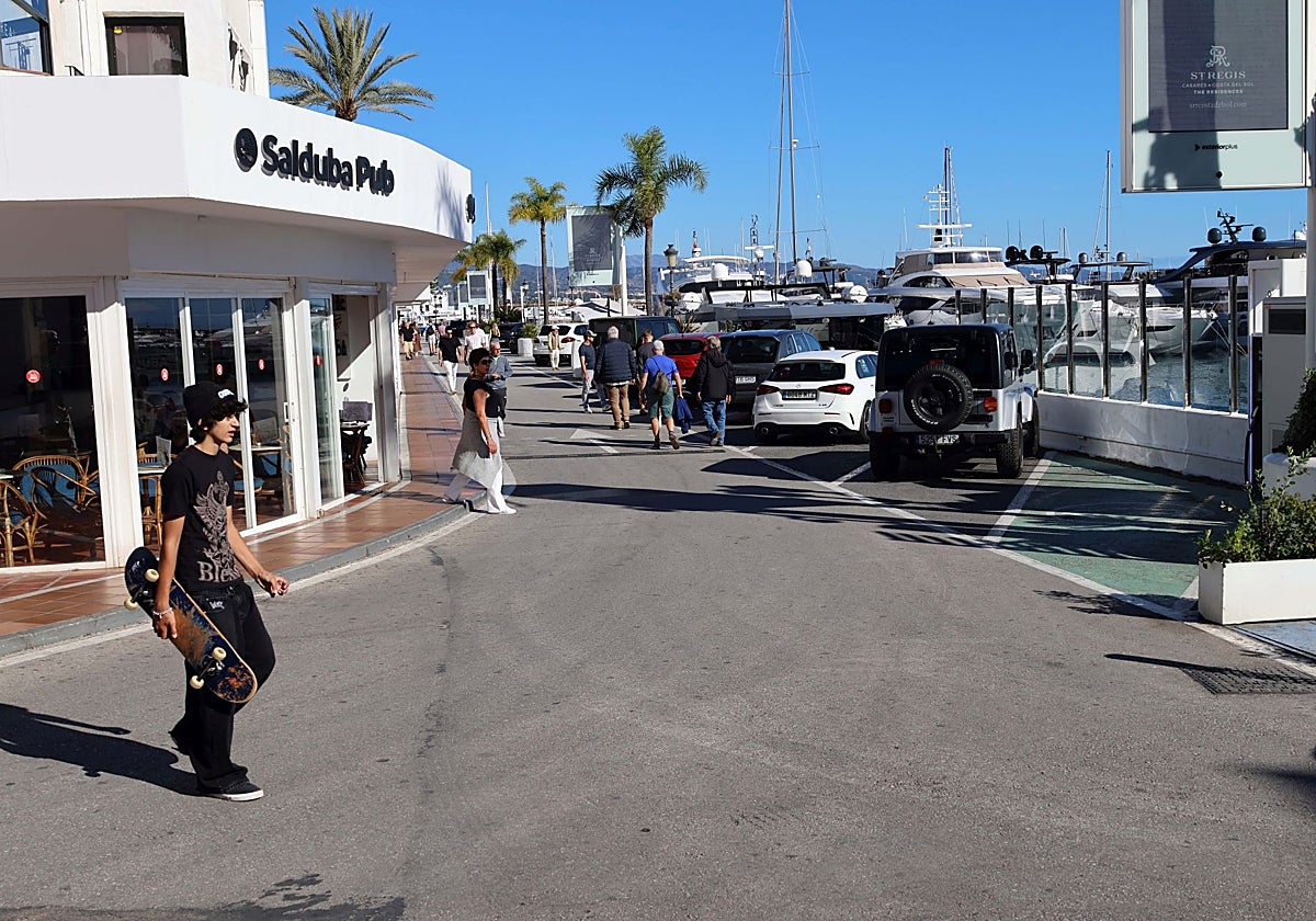 Marbella adjudica por 4,7 millones de euros la limpieza y mantenimiento de Puerto Banús