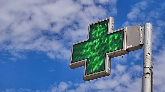 El terral deja máximas de casi 41 grados y el aviso naranja seguirá este martes en Málaga