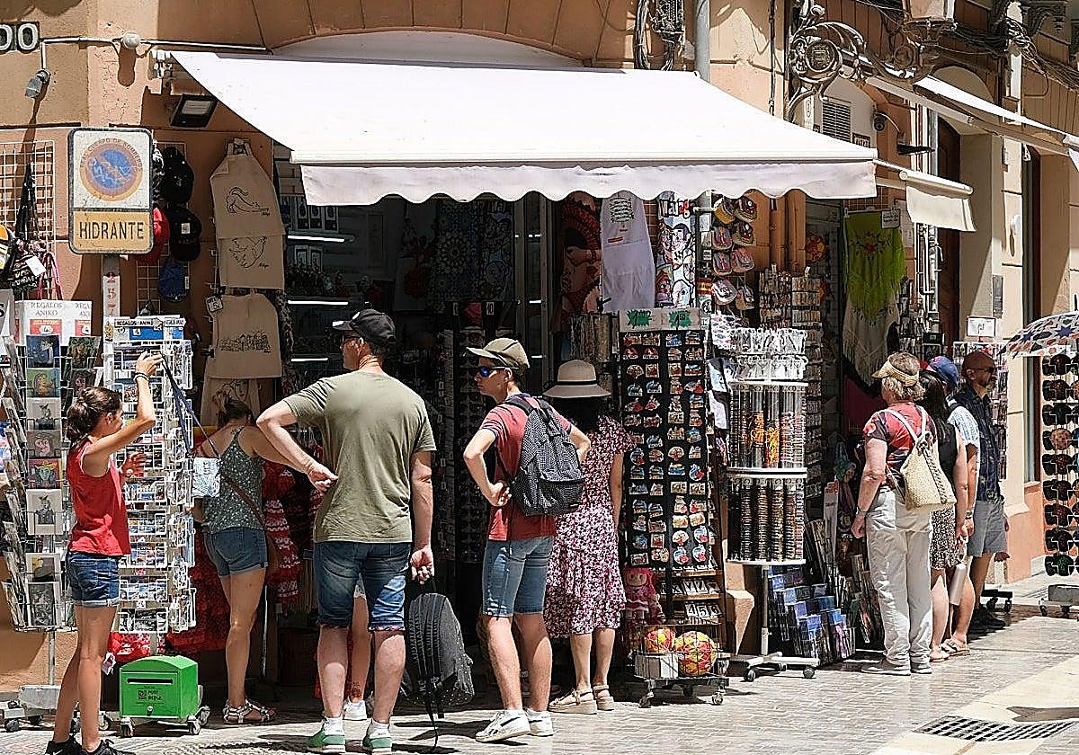 Vilka butiker, stormarknader och köpcentra har öppet i Malaga denna helgdag lördagen den 15 augusti?