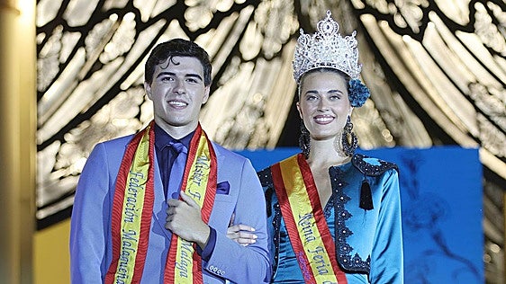 Marta Cañamero y Jorge Aragón heredan el título de Reina y Míster de la feria de Málaga 2026