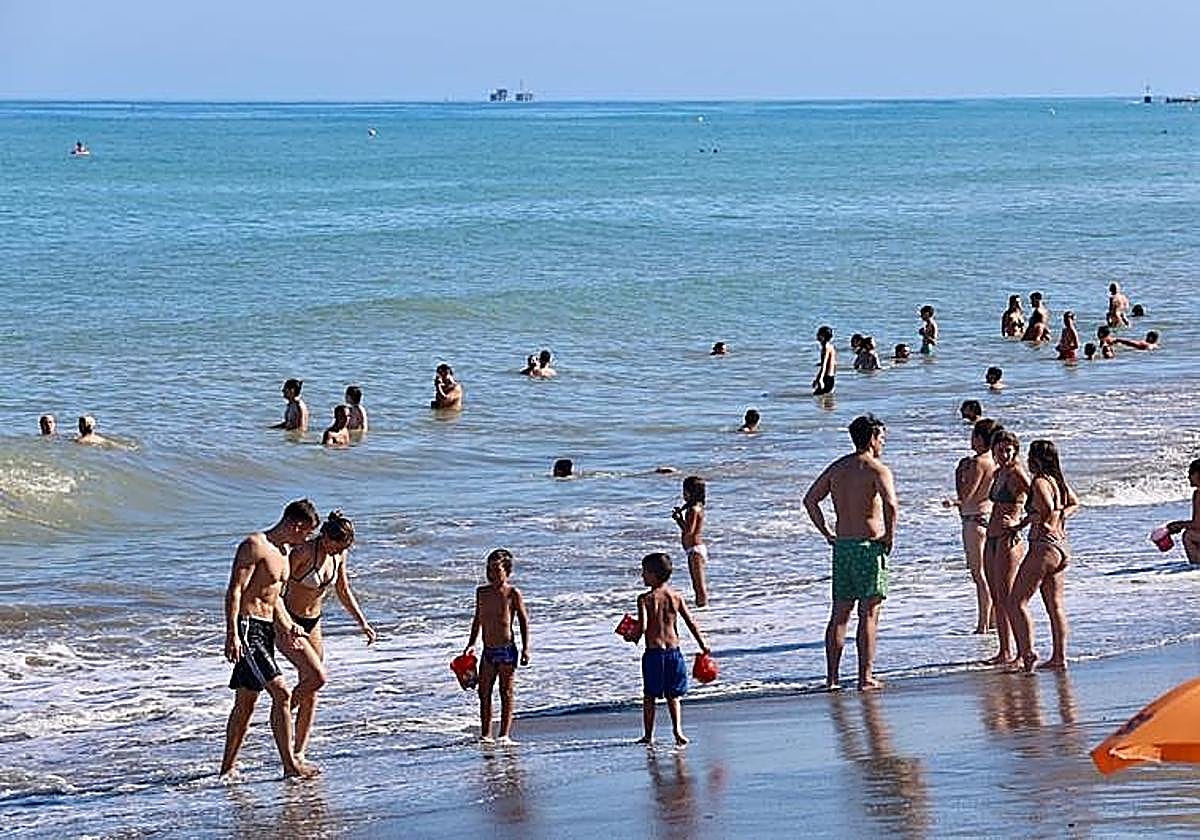 El agua de la playa en Málaga roza los 30 grados este mes de agosto